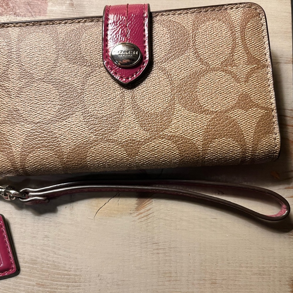 Coach wristlet wallet